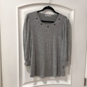 89TH + MADISON L/G beautiful sweater top color gray